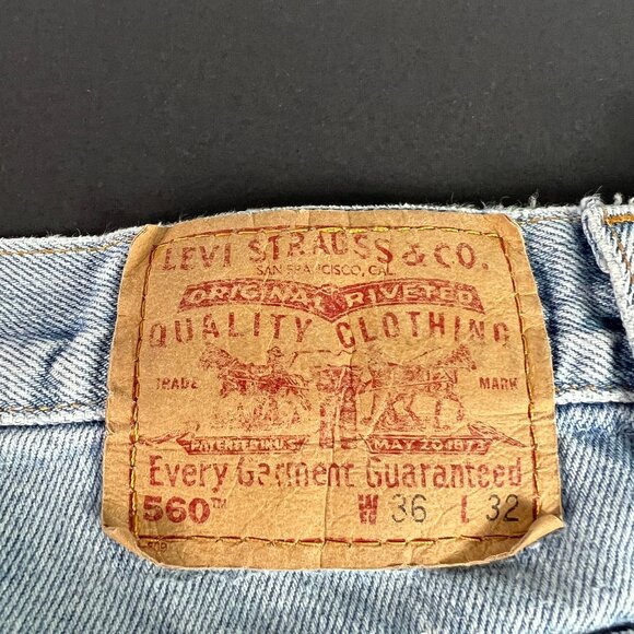 Y2K Levi's Jeans Mens 35x31* 560 Loose Tapered Blue Faded Cotton Denim Tag 36x32 - Picture 10 of 16